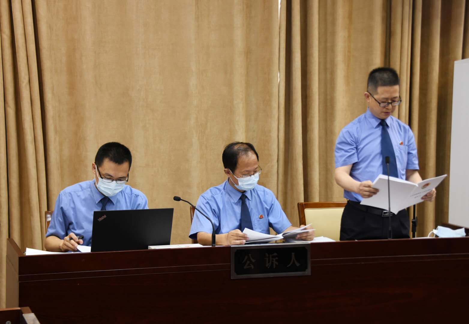 建湖县人民检察院依法出庭公诉吴某某等21人涉恶犯罪案件